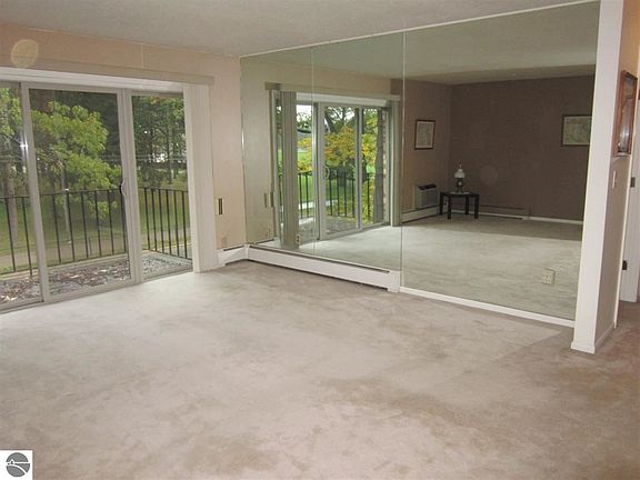 4th image of 129 Fair St