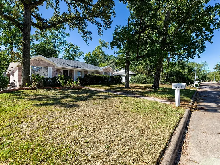 22019 Kenchester Dr — Photo 30