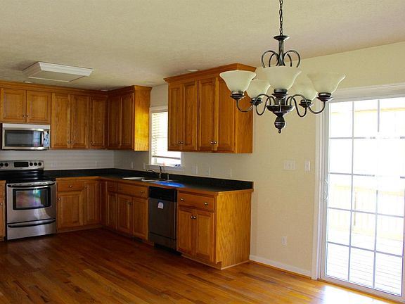 5th image of 131 Todd Ln