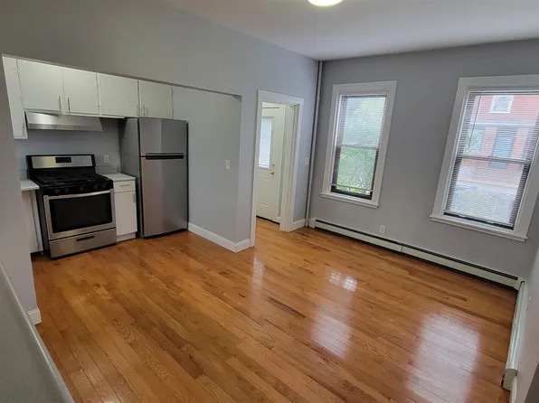 564 Putnam Ave #1R, Cambridge, MA 02139