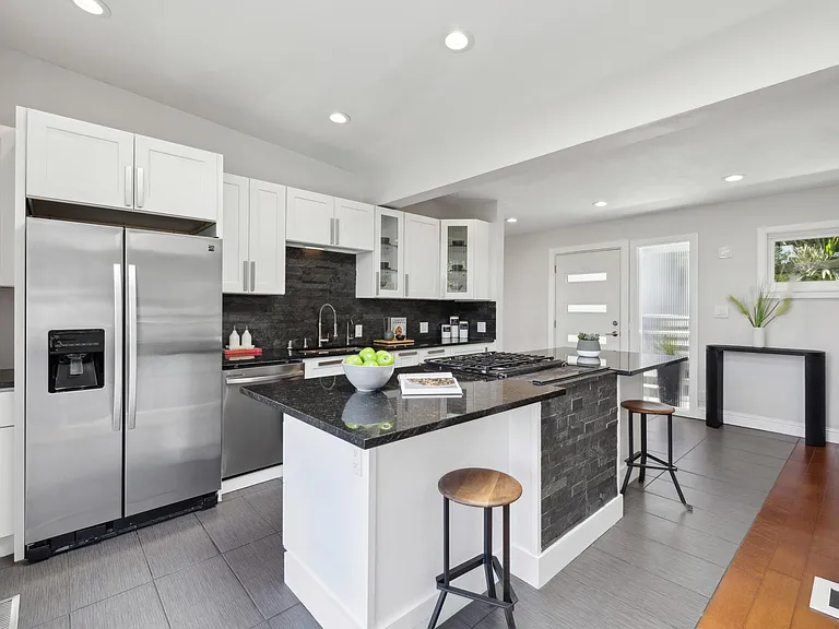 1131 W California Ave — Photo 8