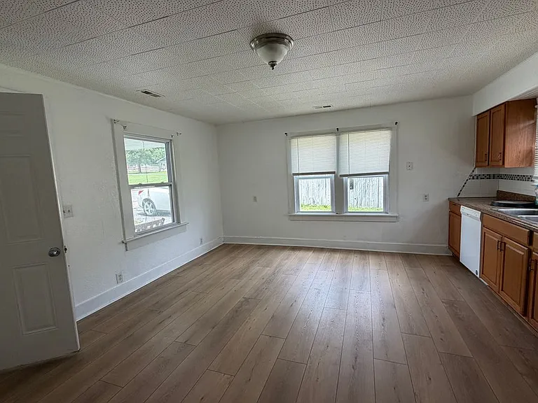 813 S Lillian Ave — Photo 4