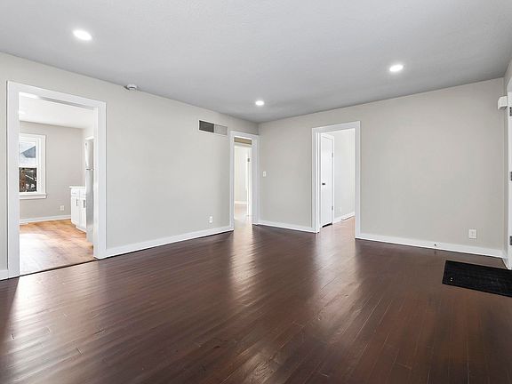 3rd image of 411 W Paulding Rd