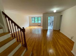 24 Middle Neck Rd #G2, Roslyn, NY 11576