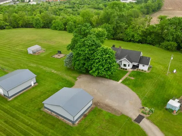 126 W Crawford Ln, Frankfort, OH 45628