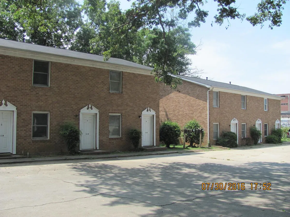2 bed, 1.5 bath, 900 sqft, $1,195 — Photo 1