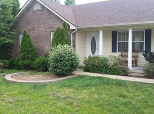 1 Valley Ct, Saint Clair, MO 63077