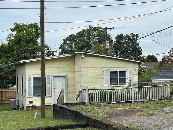 3rd image of 919 Fatherland St Unit R