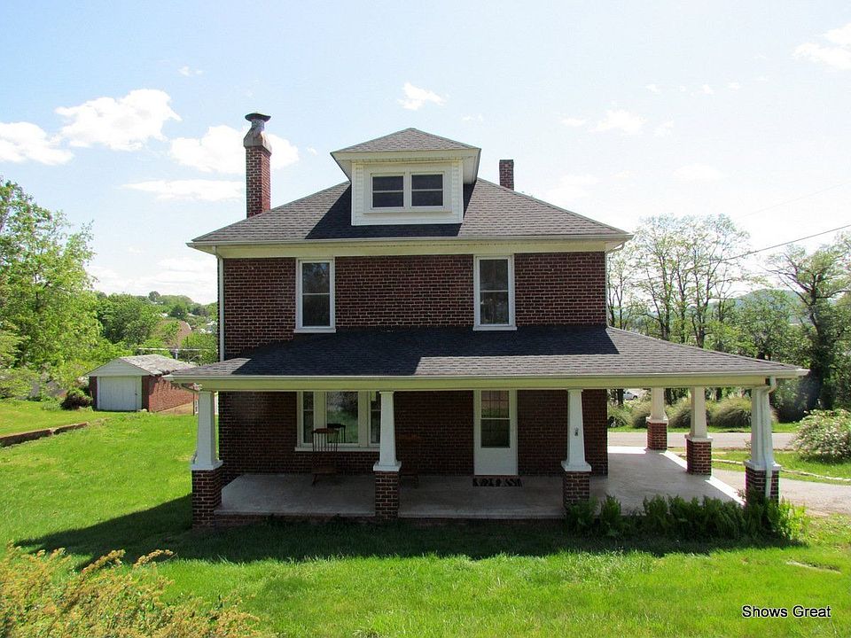 For Sale: 207 Gunn AVE, Vinton, Virginia 24179
