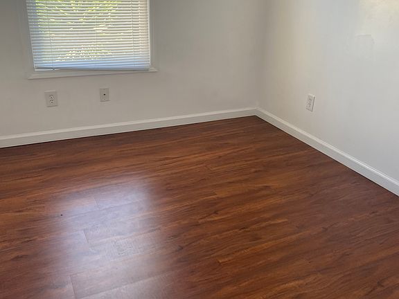 4th image of 140 Kingston St