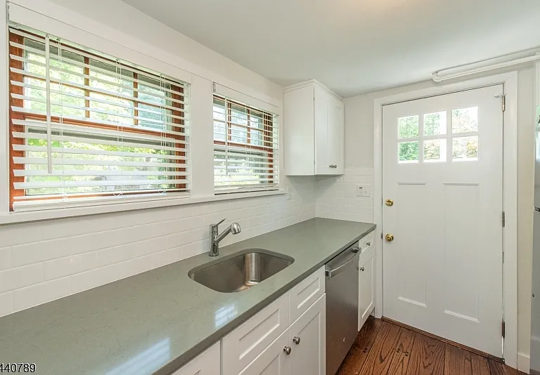 30 Stiles Ave — Photo 14
