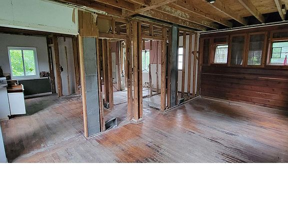 2nd image of 28391 Rollcrest Rd