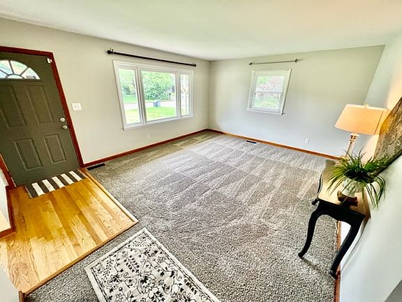 3rd image of 3000 Blossom Ln