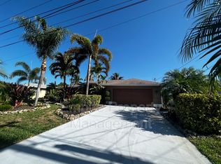 613 Retunda Pkwy W, Cape Coral, FL 33904