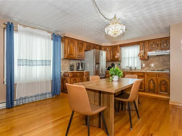 275 Columbus Ave, Pawtucket, RI 02861