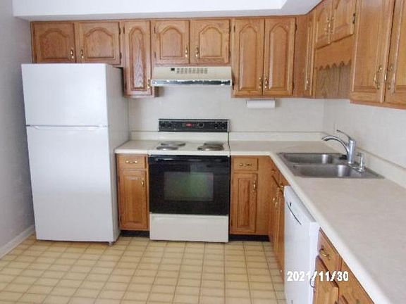 3rd image of 458 Woodland Dr