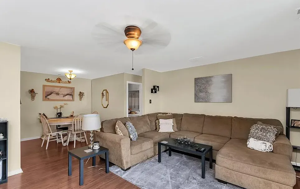 2 bed, 851 sqft, $950 — Photo 3