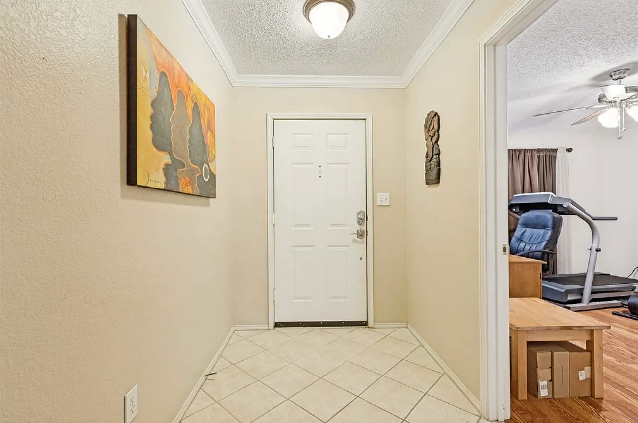 3 bed, 1659 sqft, $2,300 — Photo 3