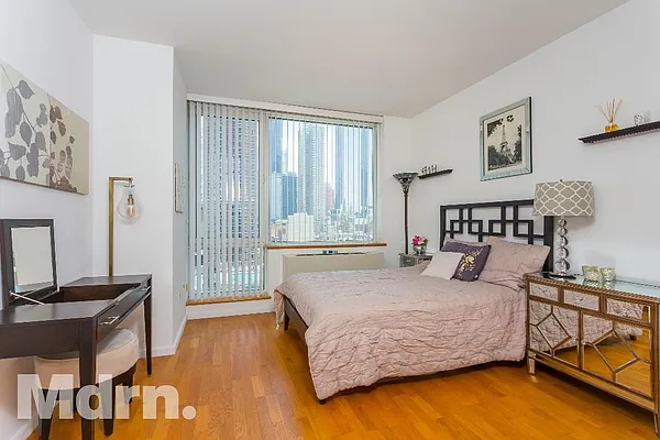 Rented by Mdrn Residential | media 13