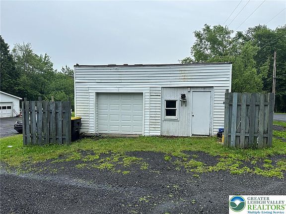 3rd image of 3538 Mountain Rd