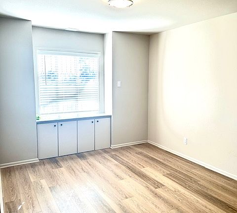 3rd image of 8403 Lindenwood Dr