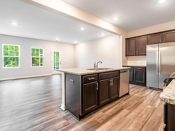 3rd image of 3149 Montlawn Pl