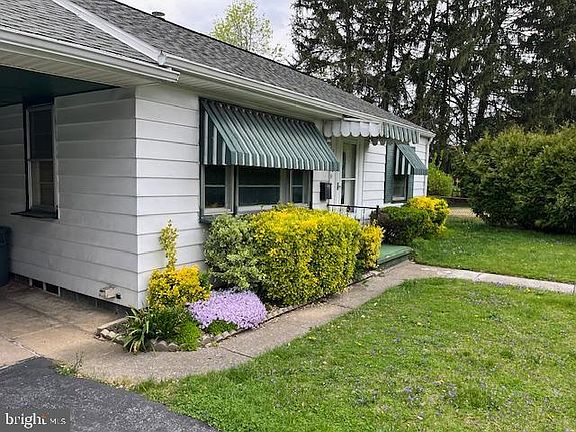 2nd image of 2040 Briggs St