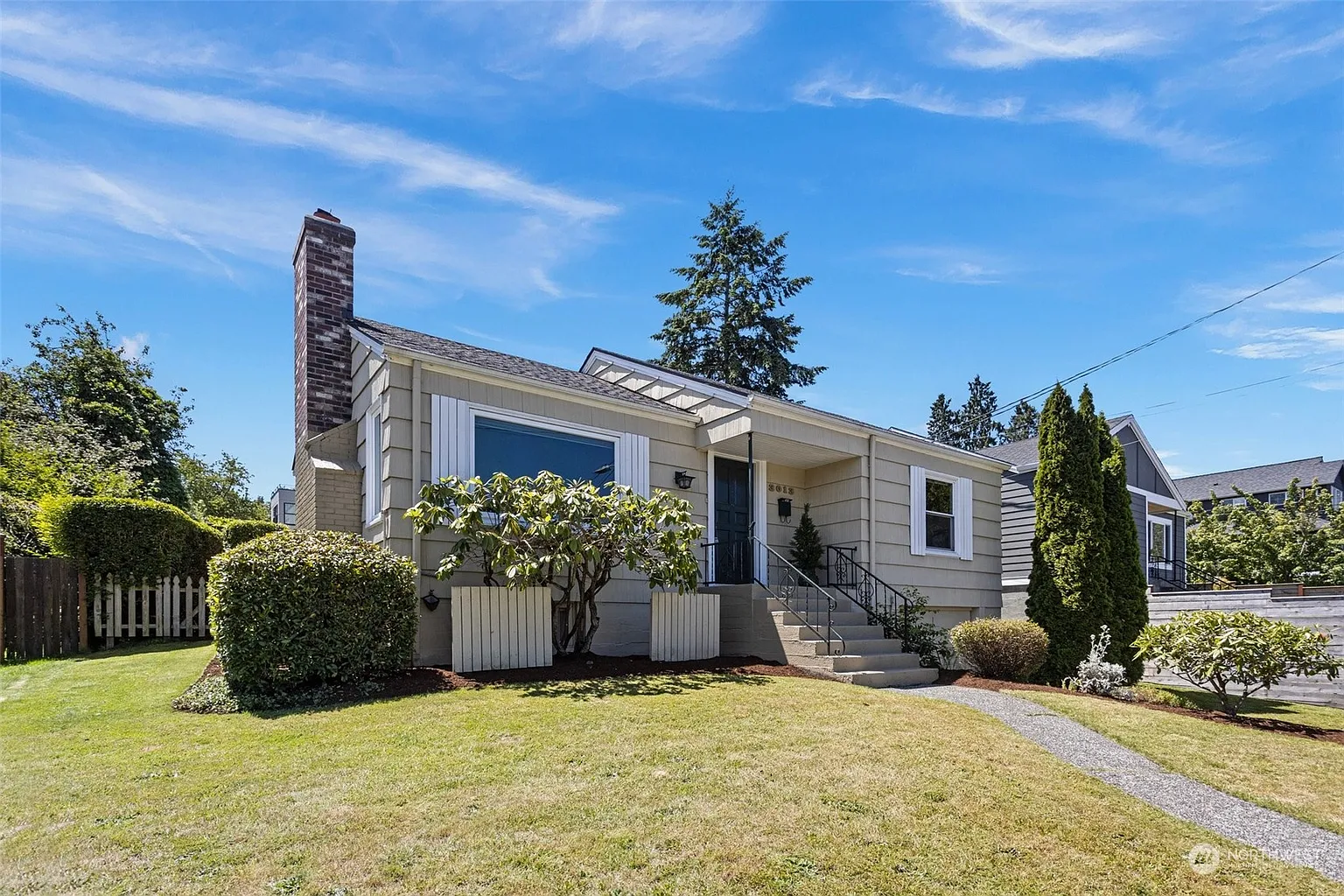 3013 W Government Way photo 1