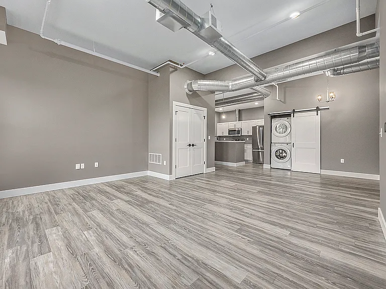 137 E Main Ave — Photo 14