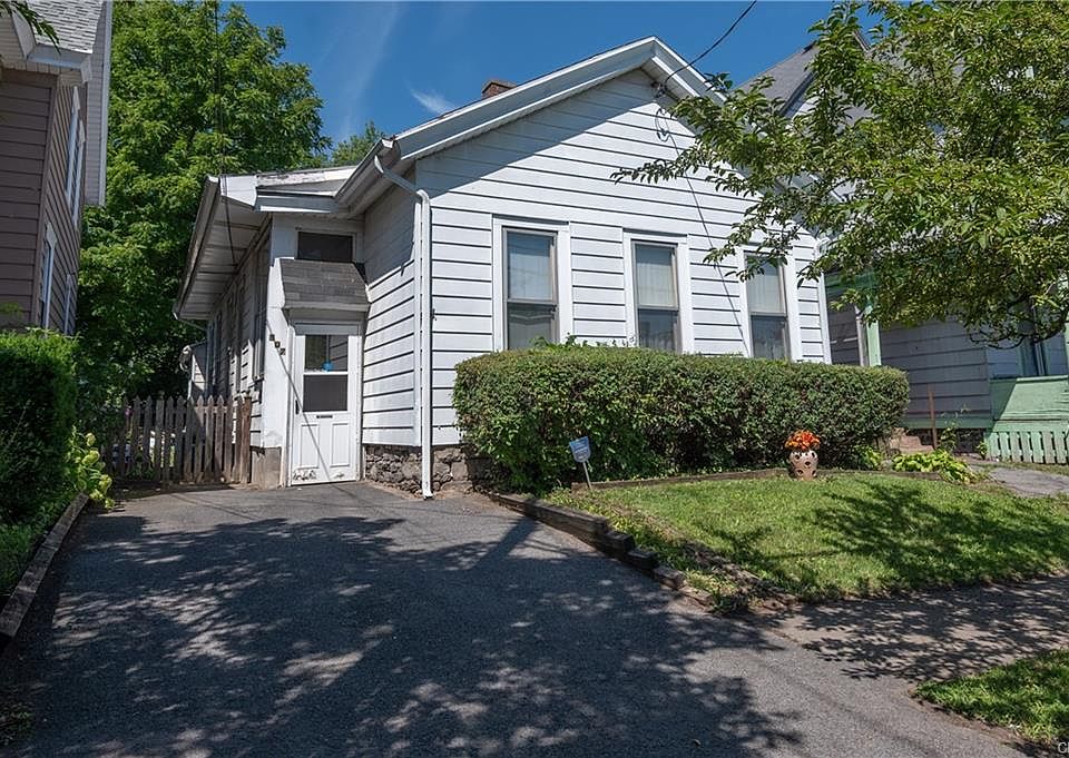 1st image of 807 Highland St