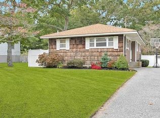 37 Belmont Dr, Shirley, NY 11967