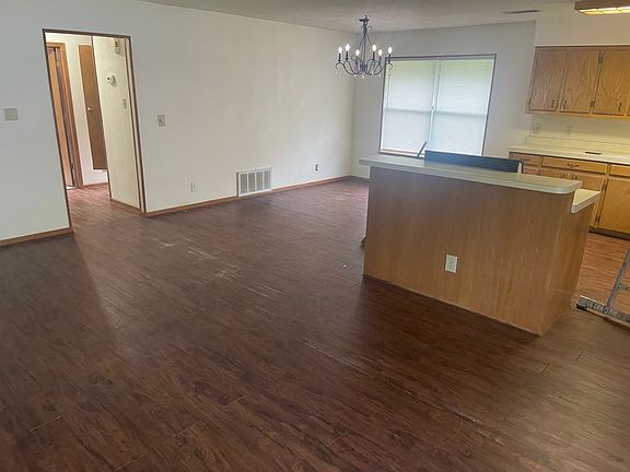 2nd image of 1212 Hillside Dr Unit B