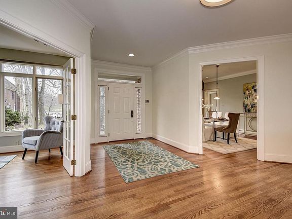 5th image of 9049 Holly Leaf Ln
