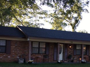 702 Emerald Dr, Columbus, MS 39702