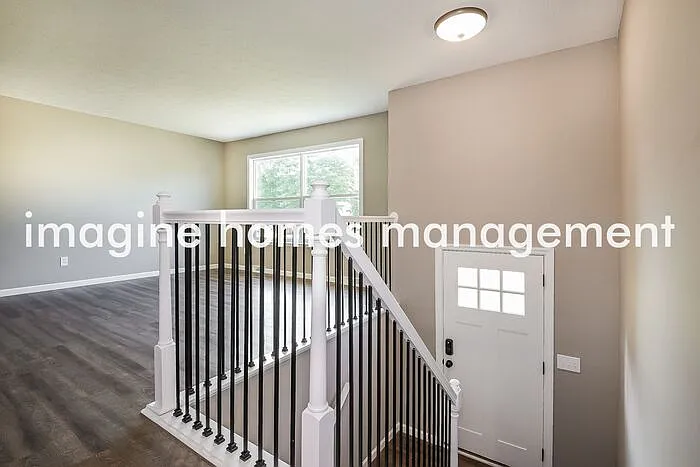 3 bed, 1.0 bath, 1414 sqft, $2,169 — Photo 2