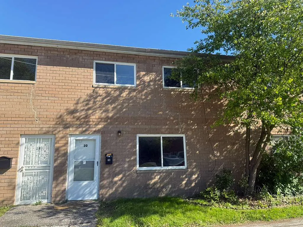 3 bed, 1.5 bath, 1360 sqft, $1,500 — Photo 2