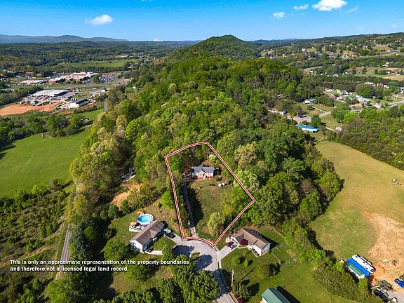 5th image of 833 Thomas Farms Dr