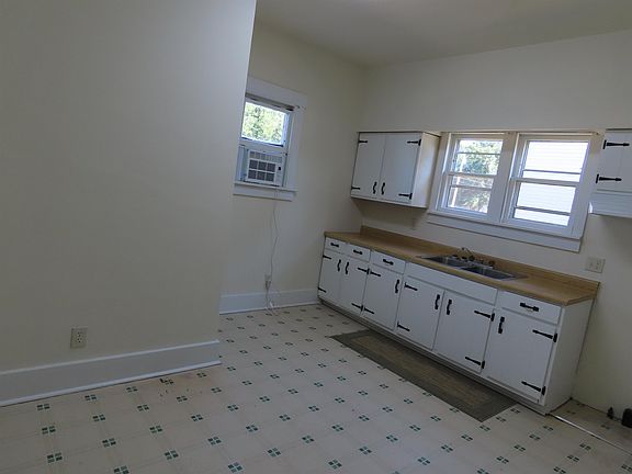 2nd image of 364 N 10th St