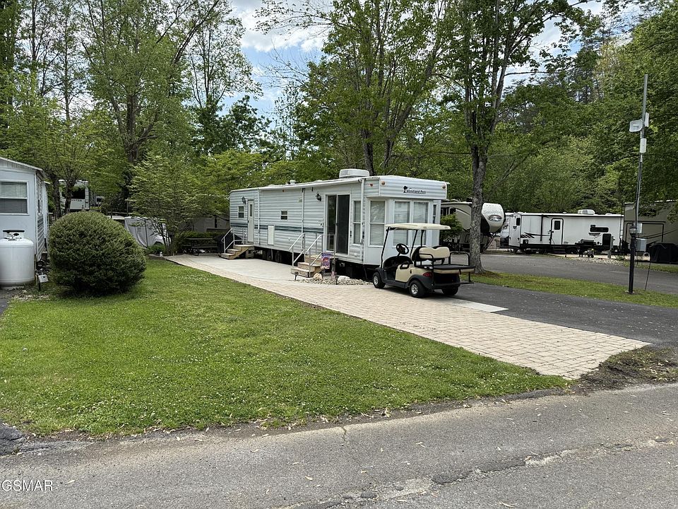 1st image of 4229 E Pkwy #284-lot 284