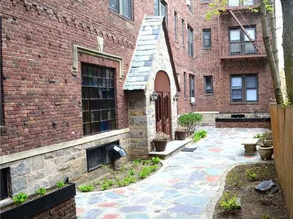 1 Hillside Ave APT 1A, Great Neck, NY 11021