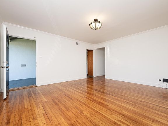 3rd image of 460 Evergreen Dr