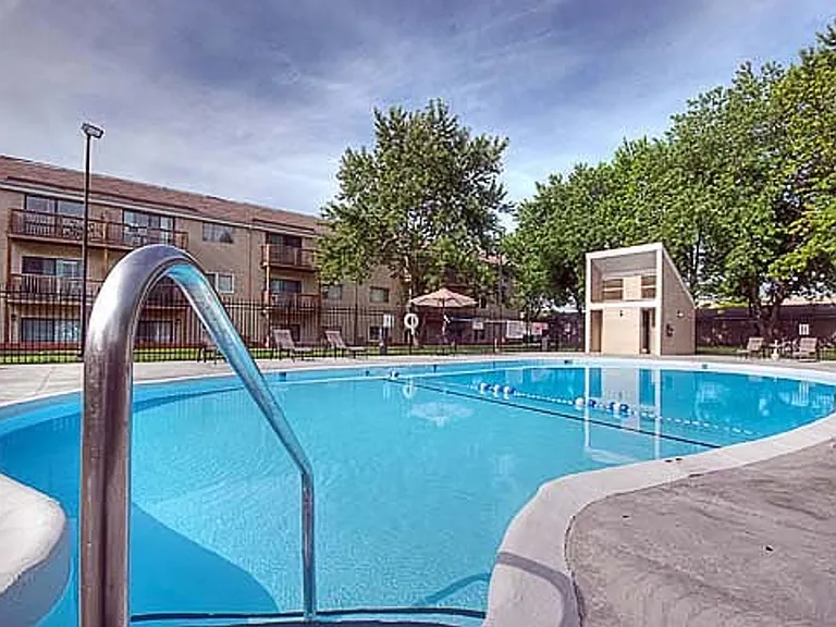 Crosswinds Apartments — Photo 12