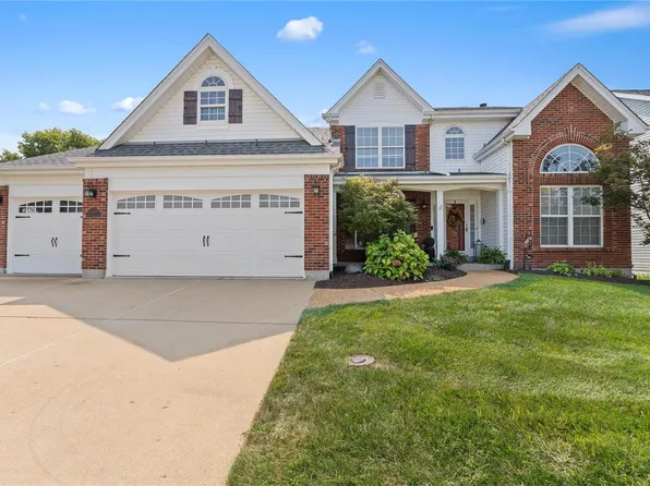 17064 Westridge Oaks Dr, Grover, MO 63040