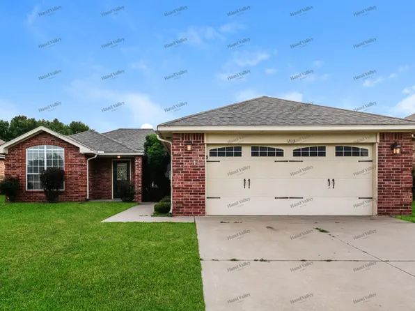 12113 NW 7th St, Yukon, OK 73099