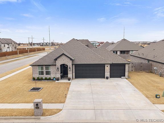 4th image of 6423 Goldenrod Ln