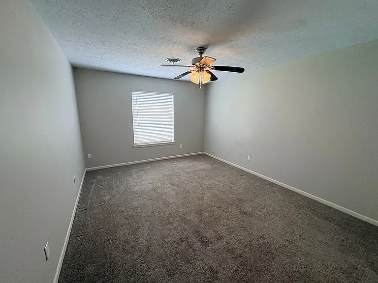 2213 Vine St — Photo 8