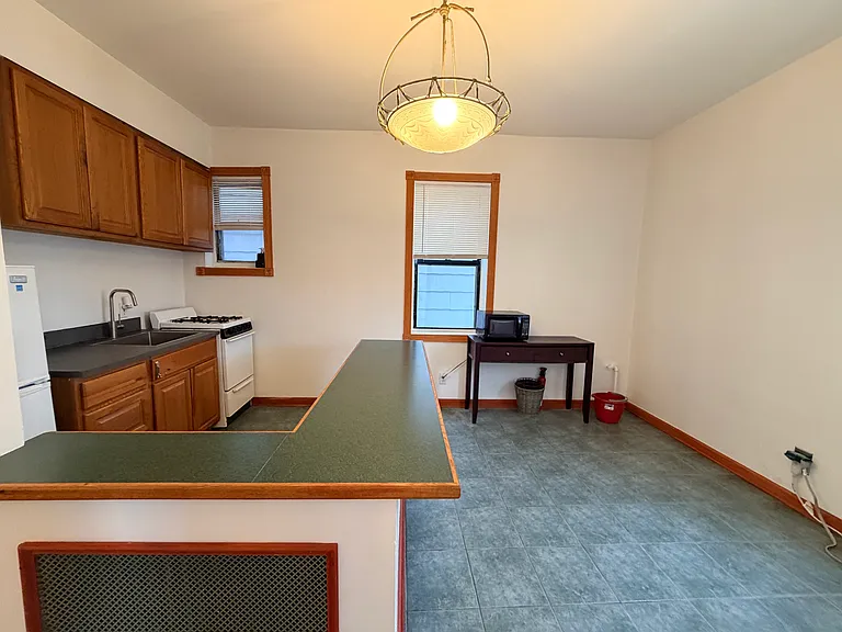 90 Main St #2B — Photo 2