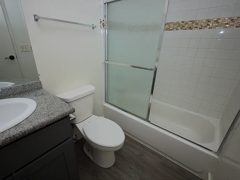 943 Elden Ave — Photo 13