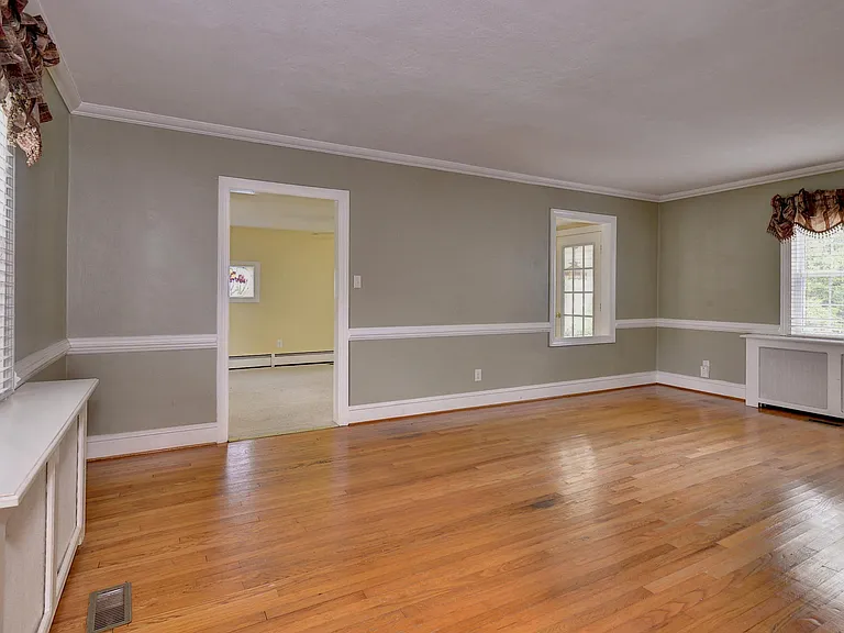 39 Westover Rd — Photo 11