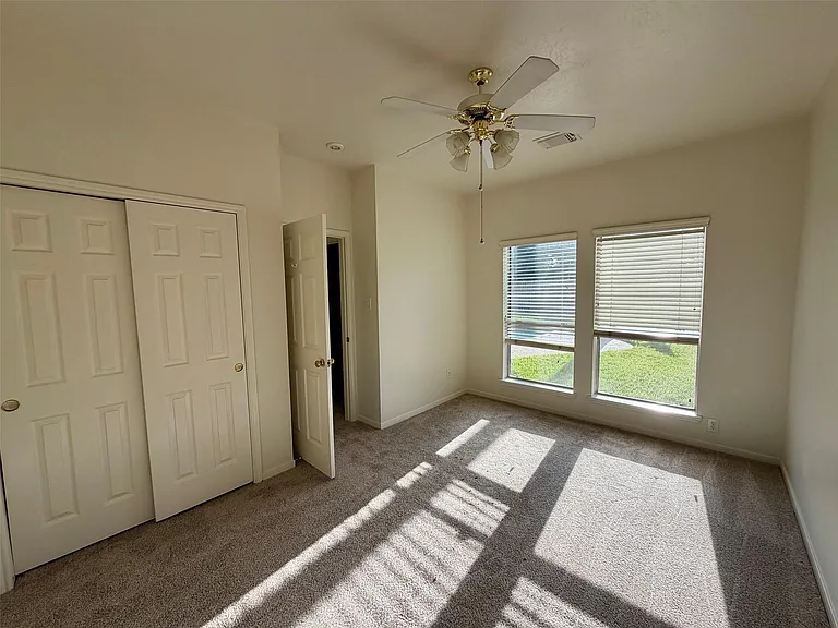 2317 Orleans Ln — Photo 17